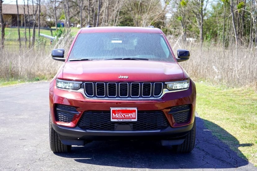 2026 Jeep Grand Cherokee - Image 2