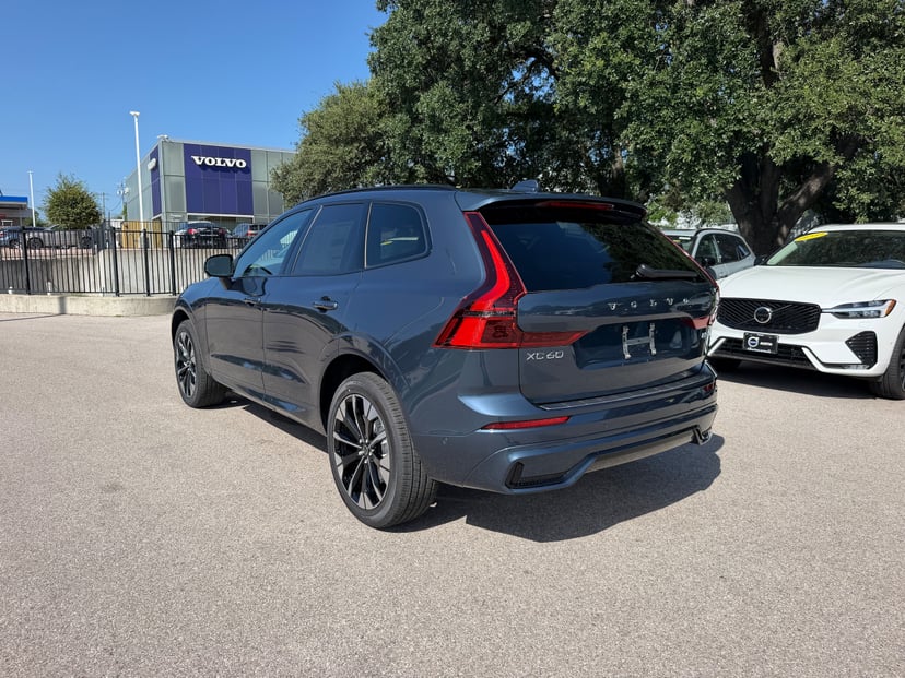 2026 Volvo XC60 - Image 3