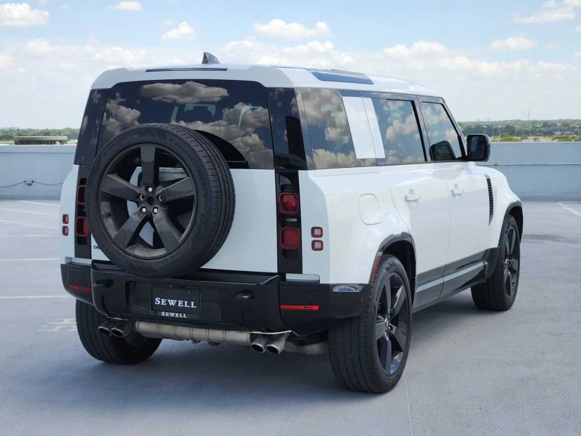 2025 Land Rover Defender - Image 3