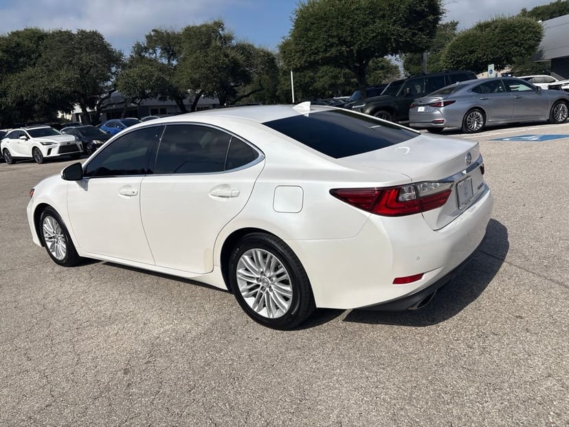 2017 Lexus ES - Image 3