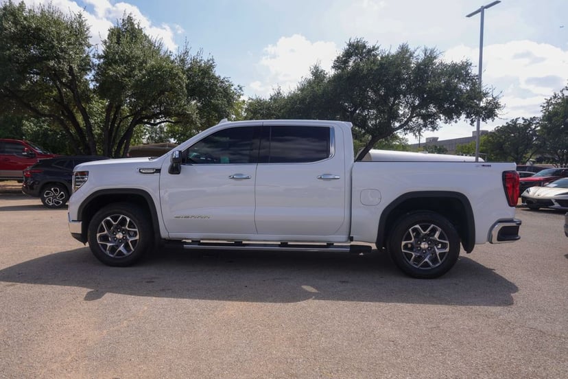 2025 GMC Sierra 1500 - Image 2