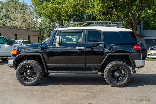 2014 Toyota FJ Cruiser - Image 1