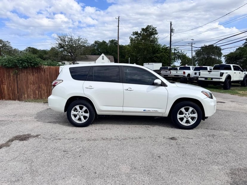 2013 Toyota RAV4 - Image 3