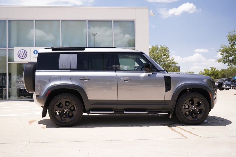 2023 Land Rover Defender - Image 2