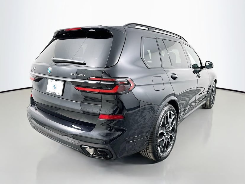 2026 BMW X7 - Image 3