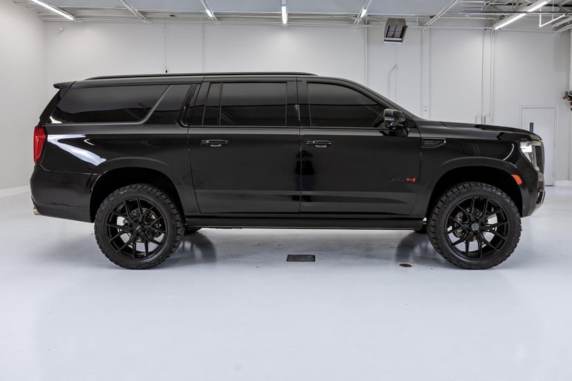 2024 GMC Yukon XL - Image 2