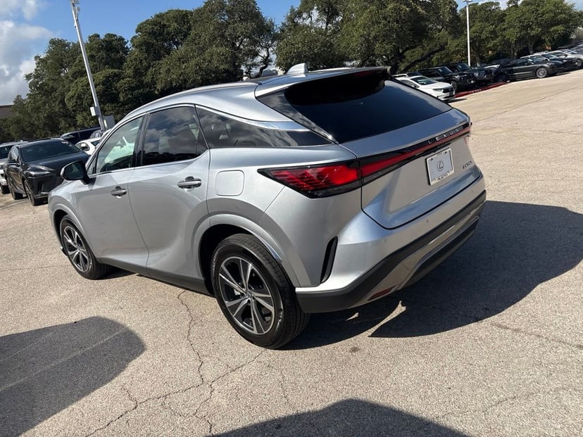 2026 Lexus RX - Image 3