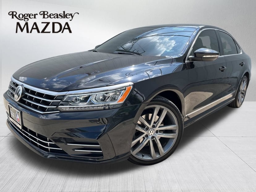 2017 Volkswagen Passat - Image 2