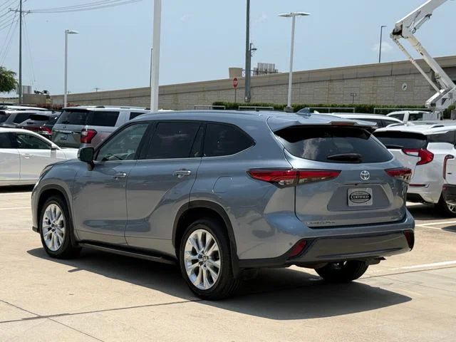 2020 Toyota Highlander - Image 3
