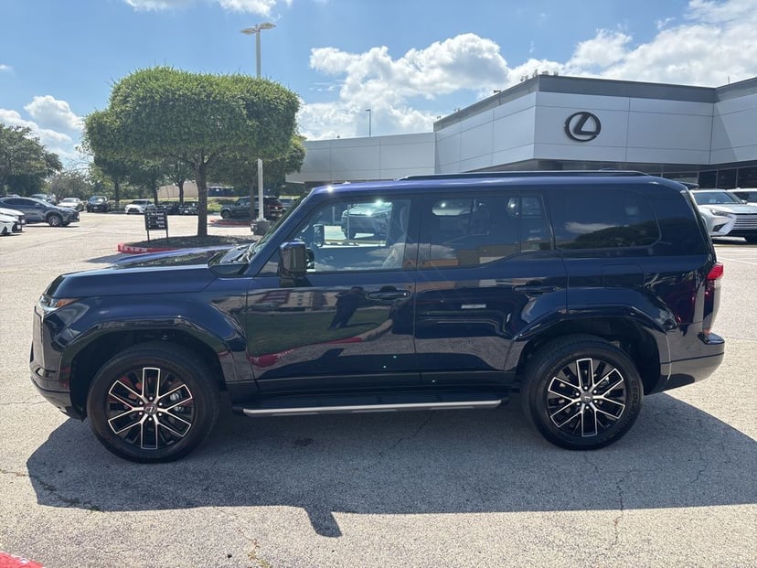 2026 Lexus GX - Image 2
