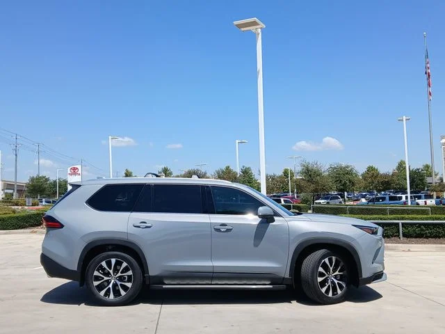 2026 Toyota Grand Highlander - Image 2