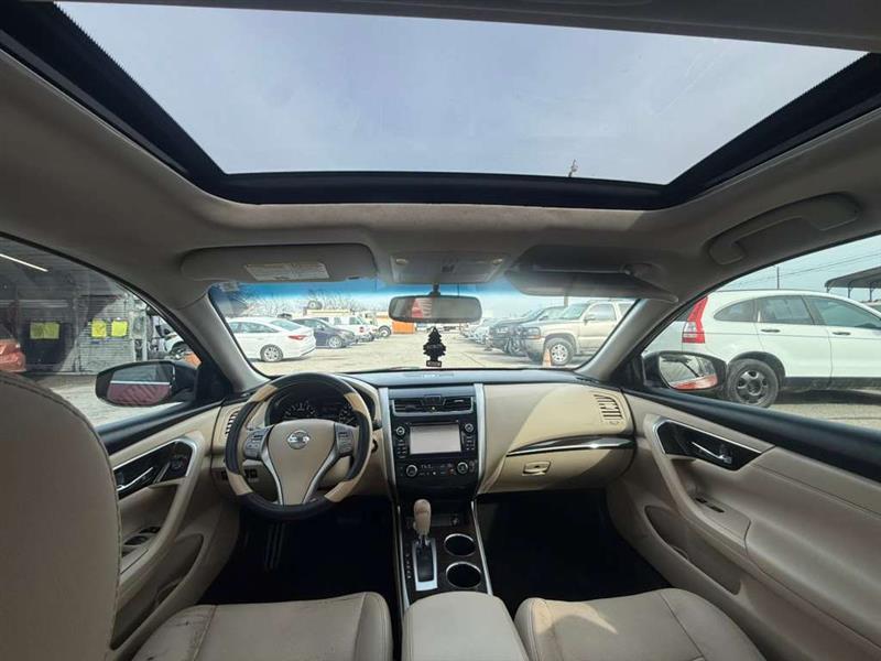 2015 Nissan Altima - Image 2