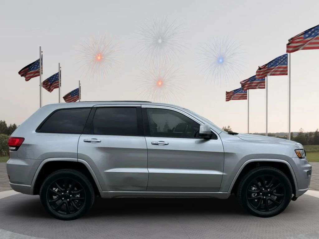 2021 Jeep Grand Cherokee - Image 3