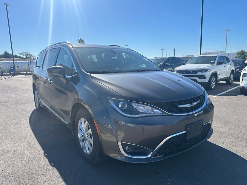 2018 Chrysler Pacifica - Image 1