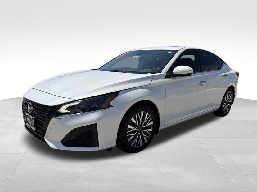 2023 Nissan Altima - Image 1