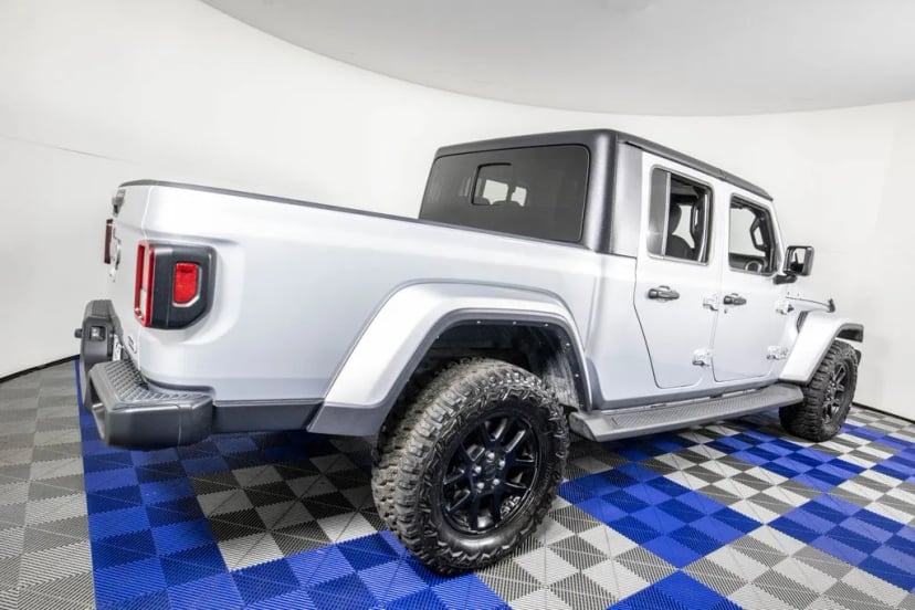 2023 Jeep Gladiator - Image 3