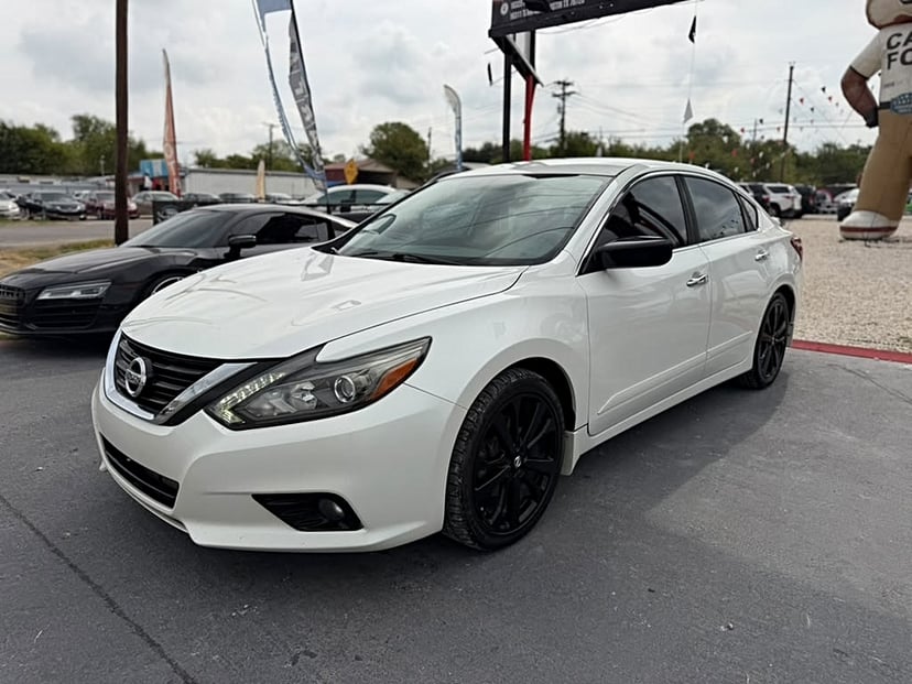 2017 Nissan Altima - Image 1