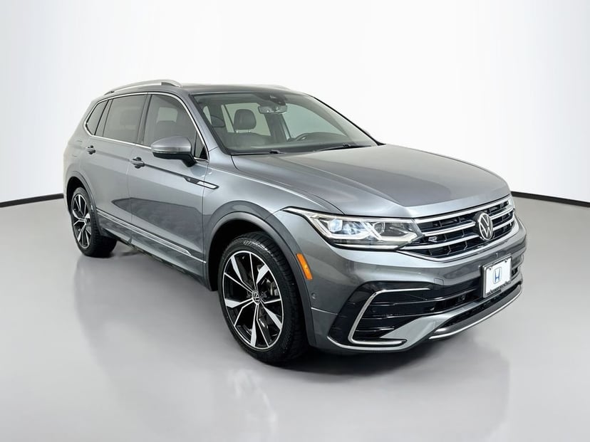 2022 Volkswagen Tiguan - Image 2