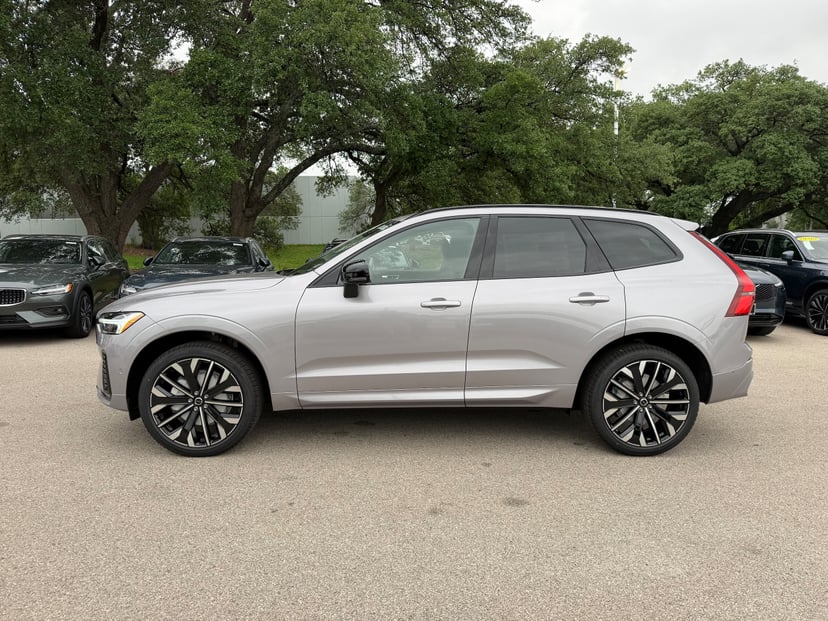 2026 Volvo XC60 - Image 2