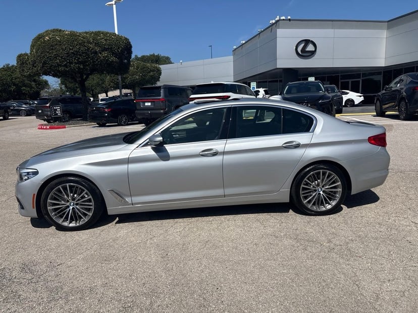 2018 BMW 540i - Image 2