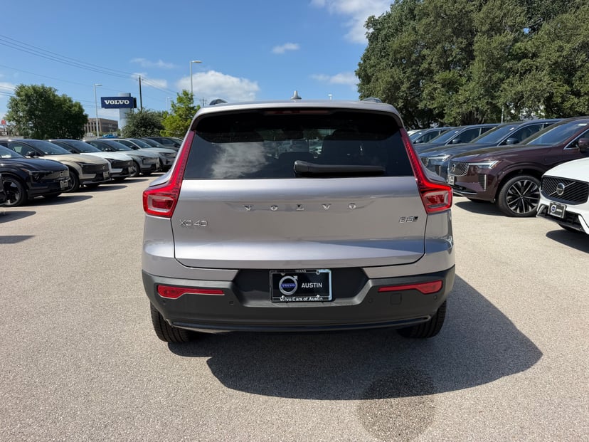 2026 Volvo XC40 - Image 2