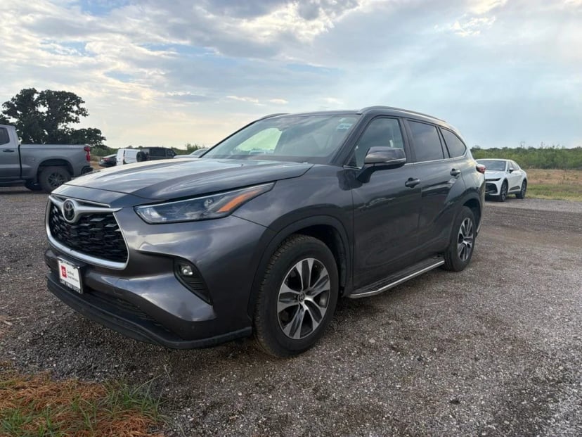 2023 Toyota Highlander - Image 1