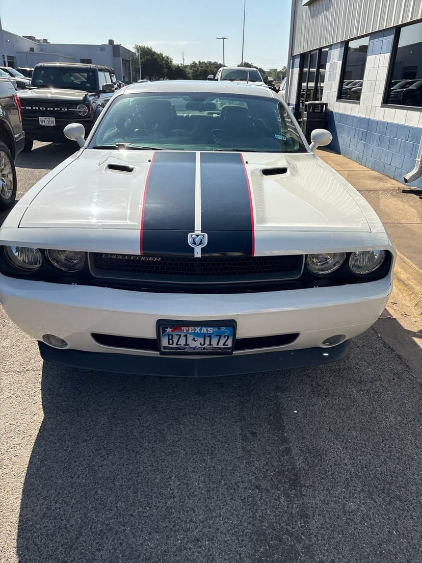 2010 Dodge Challenger - Image 1