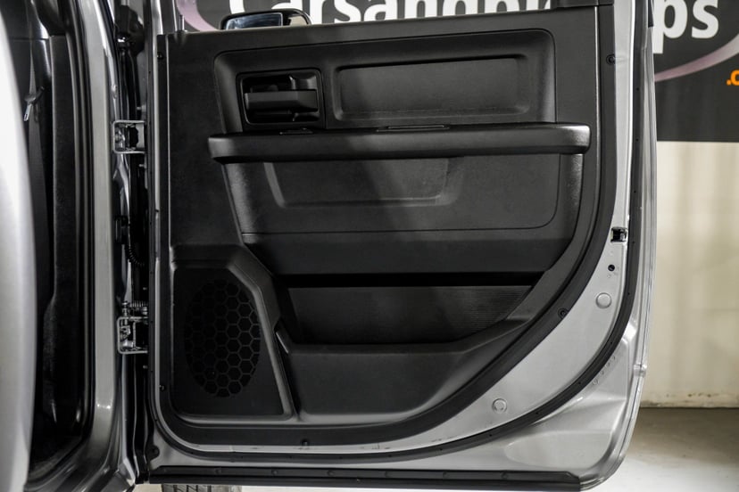 2022 Ram 3500 Chassis Tradesman - Image 2