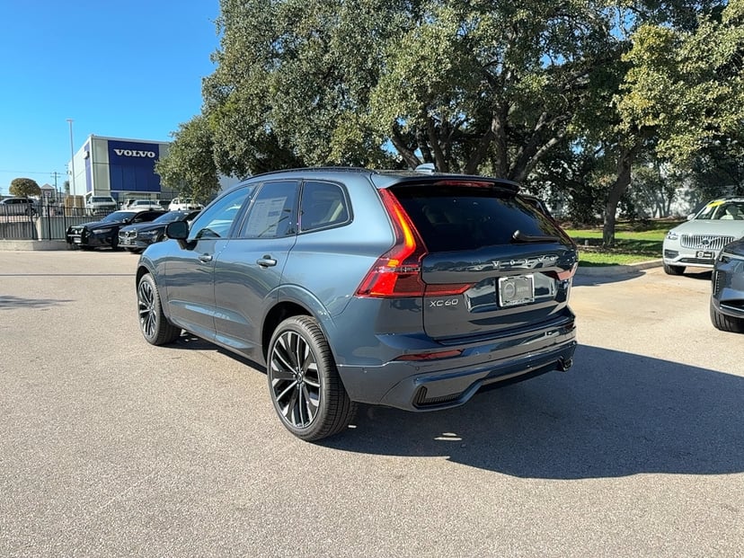 2026 Volvo XC60 - Image 3