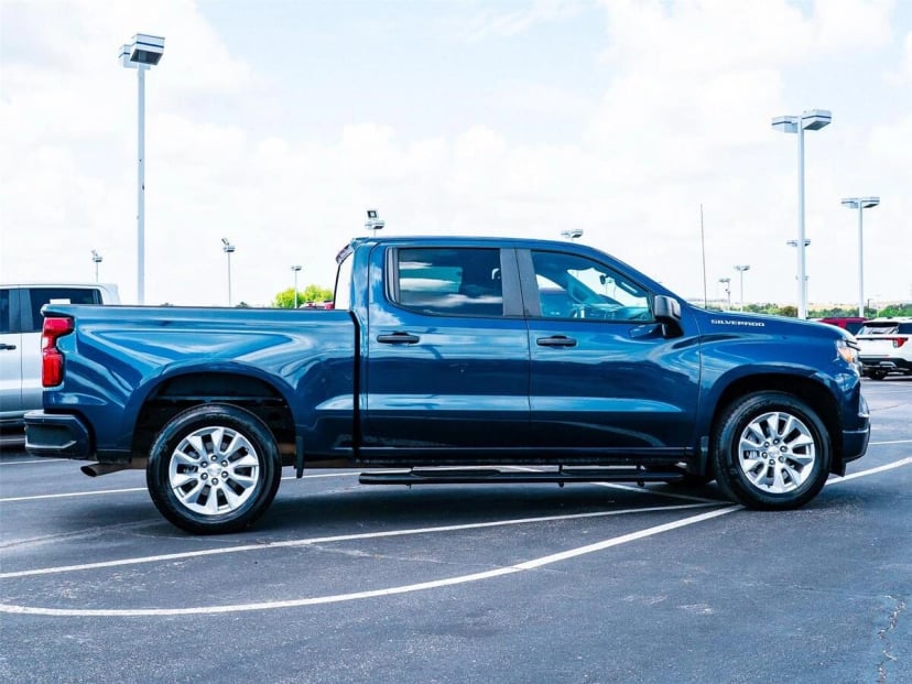2022 Chevrolet Silverado - Image 2