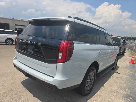 2025 Ford Expedition - Image 3