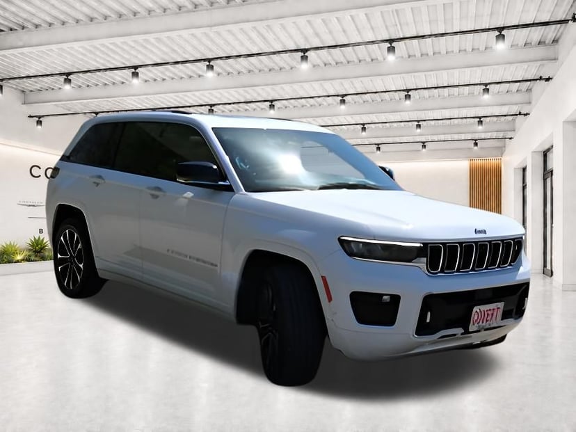 2024 Jeep Grand Cherokee Overland - Image 1