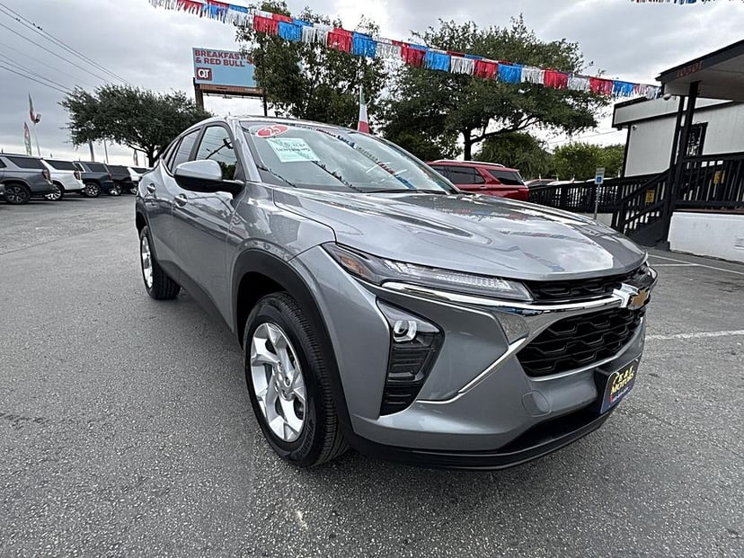 2025 Chevrolet Trax - Image 1