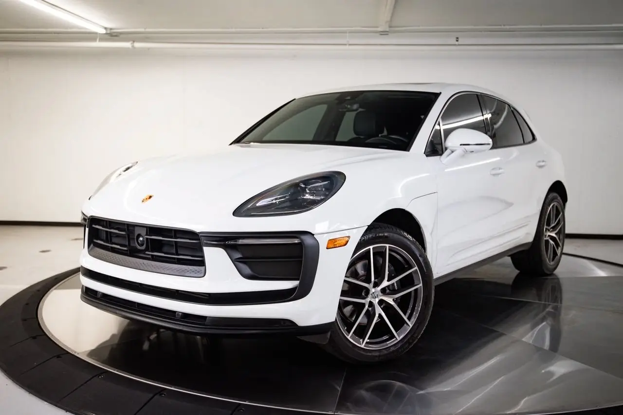 2023 Porsche Macan - Image 1