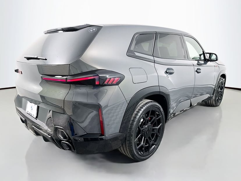 2026 BMW xm - Image 3