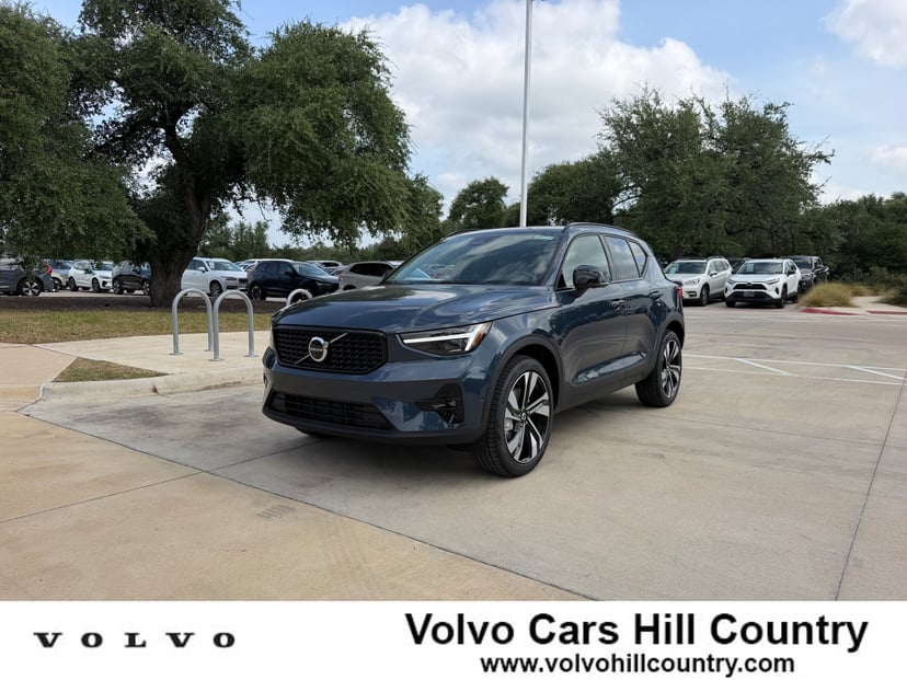 2026 Volvo XC40 - Image 1