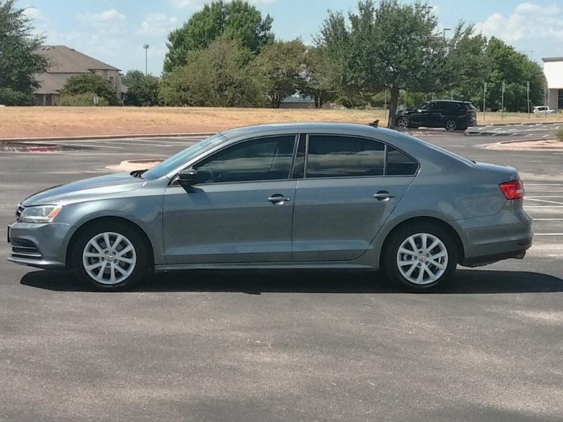 2015 Volkswagen Jetta - Image 2
