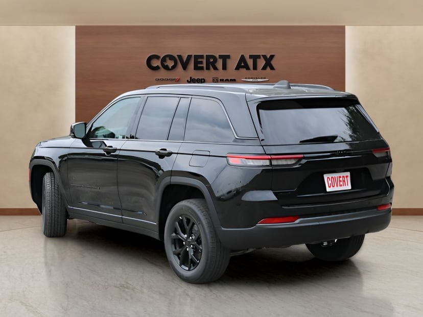 2026 Jeep Grand Cherokee Altitude - Image 3