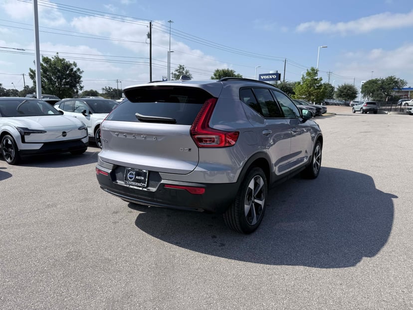 2026 Volvo XC40 - Image 3