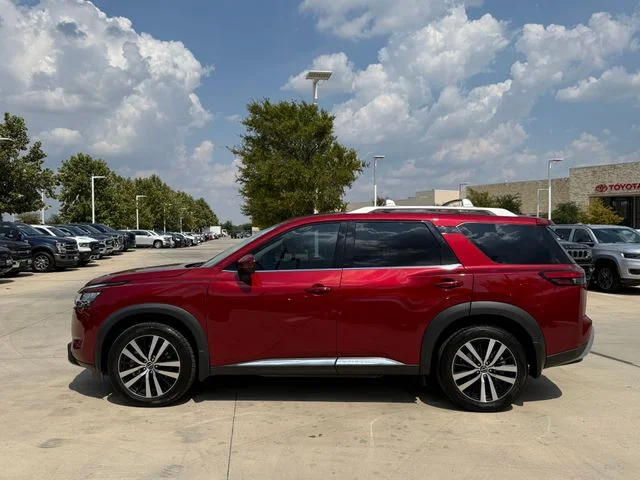 2023 Nissan Pathfinder - Image 3