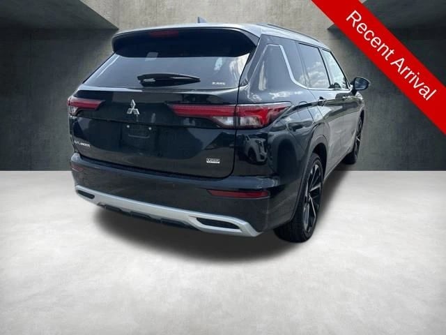 2024 Mitsubishi Outlander - Image 3