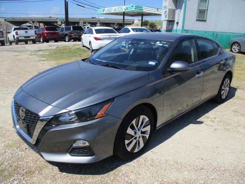 2022 Nissan Altima - Image 2