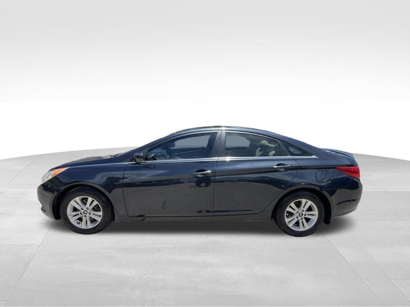 2013 Hyundai Sonata - Image 2
