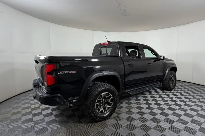 2024 Chevrolet Colorado - Image 3