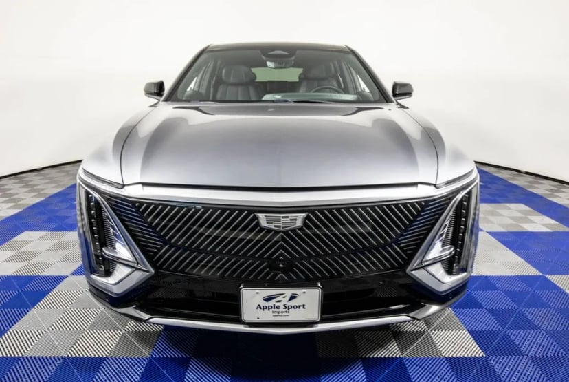 2023 Cadillac Lyriq - Image 3