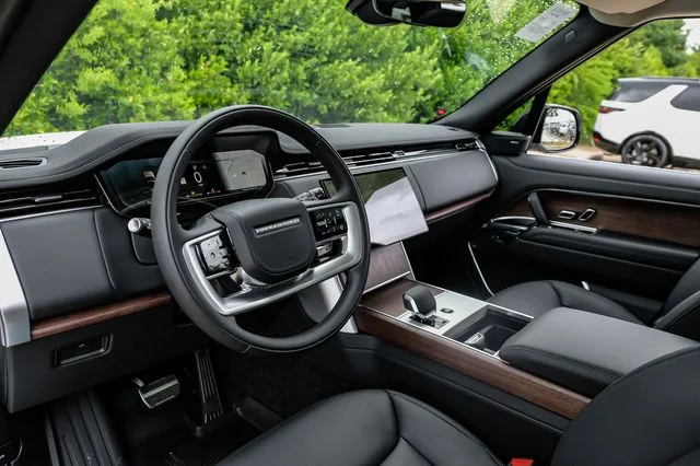 2026 Land Rover Range Rover - Image 3