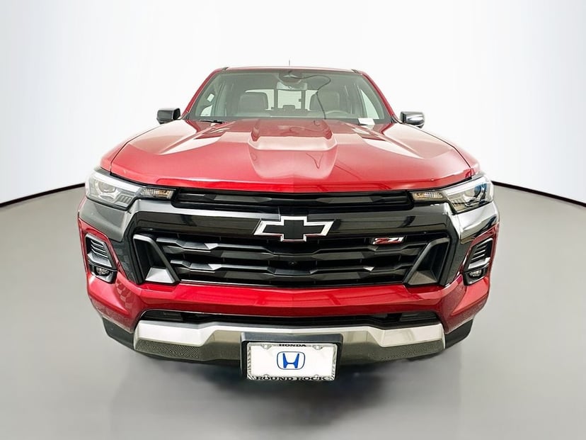 2025 Chevrolet Colorado - Image 3