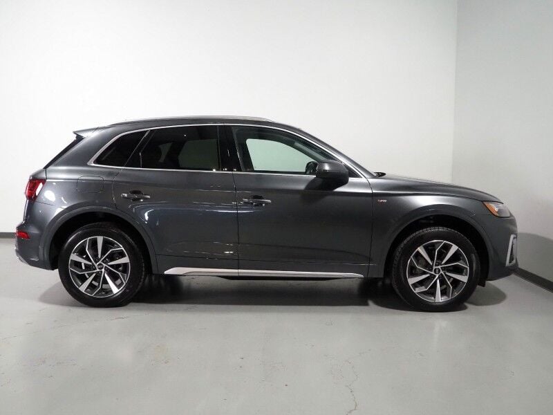 2023 Audi Q5 S line Premium 45 TFSI Quattro - Image 3