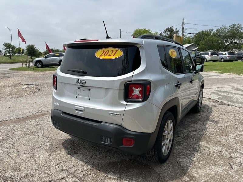 2021 Jeep Renegade - Image 3