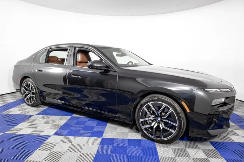 2024 BMW 7 Series - Image 3